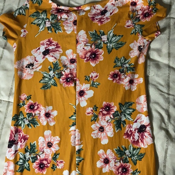 Worn 1 time. Pretty casual dress - Picture 3 of 3